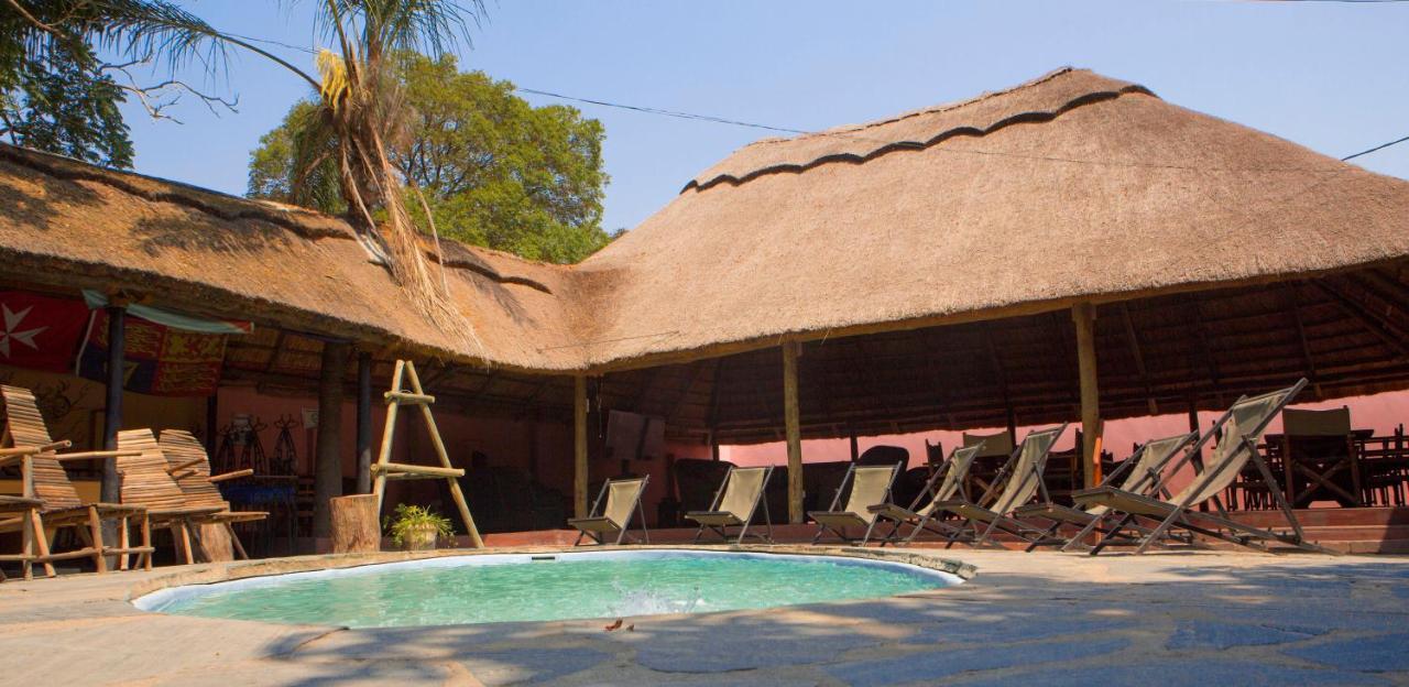 Lusaka Backpackers Hostel Bagian luar foto