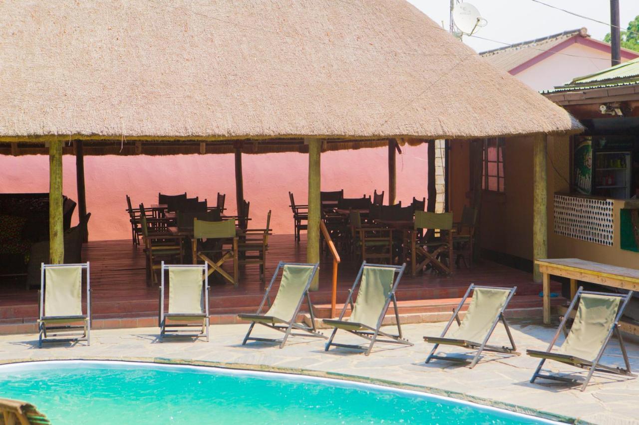 Lusaka Backpackers Hostel Bagian luar foto
