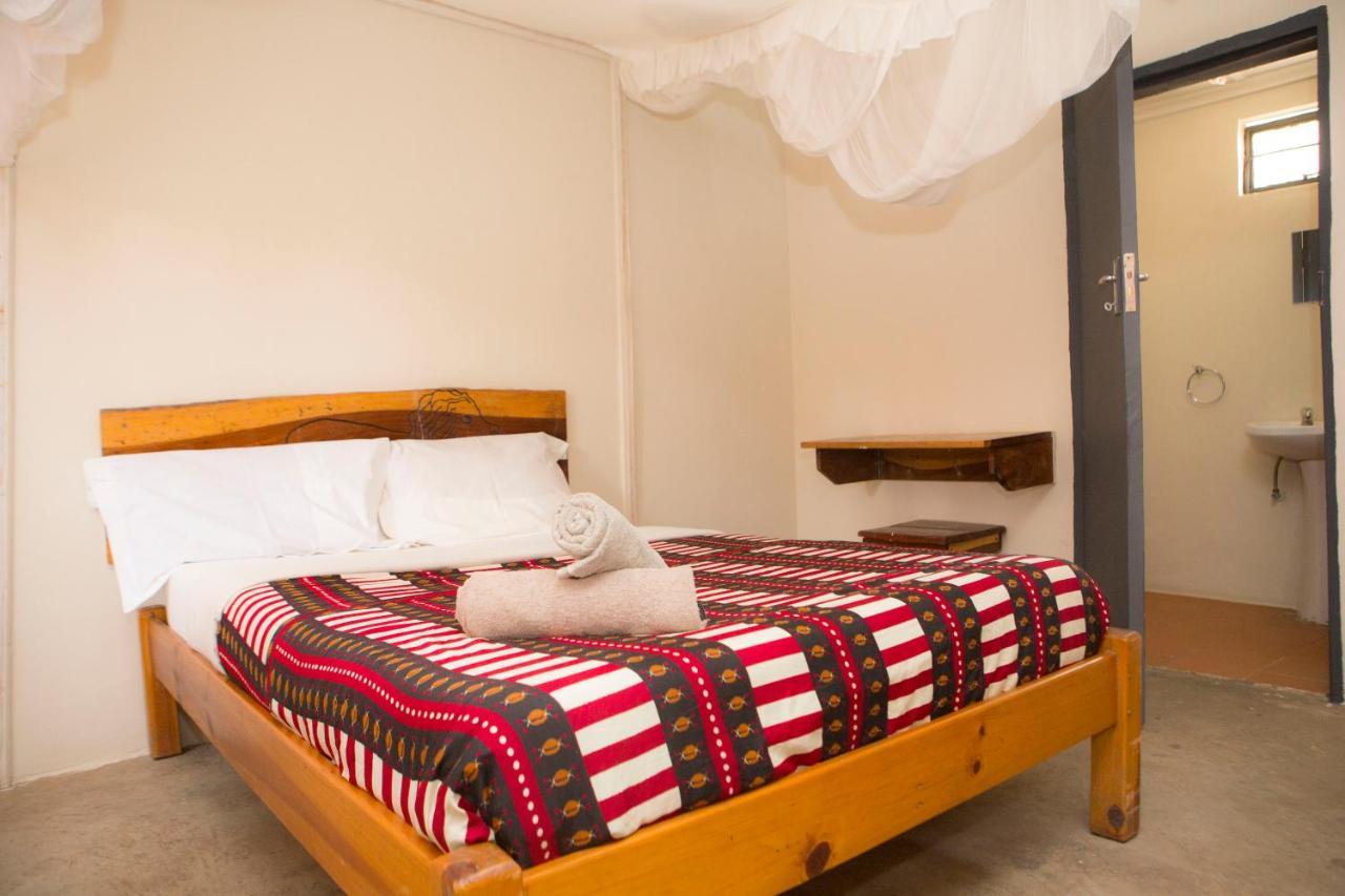 Lusaka Backpackers Hostel Bagian luar foto