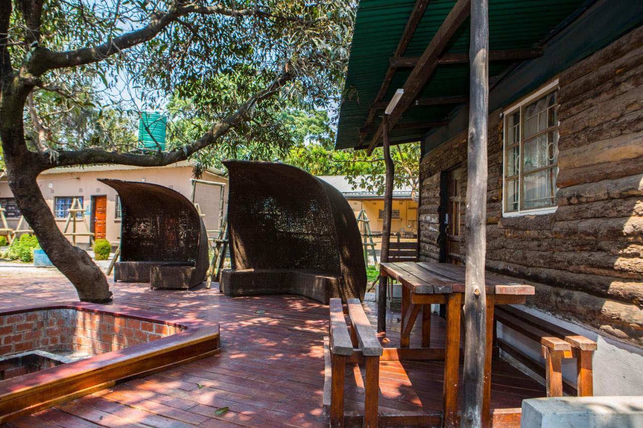 Lusaka Backpackers Hostel Bagian luar foto