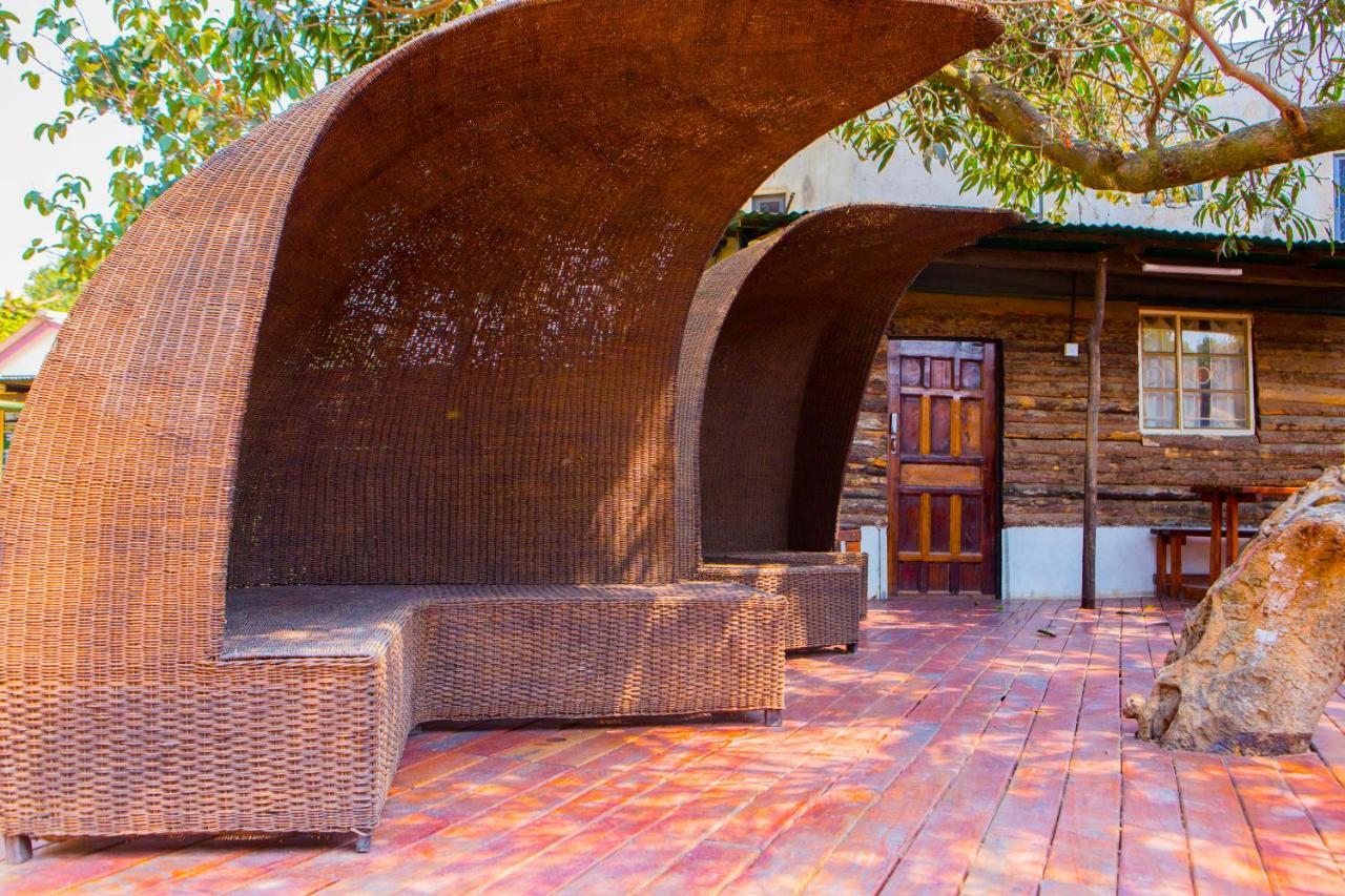 Lusaka Backpackers Hostel Bagian luar foto