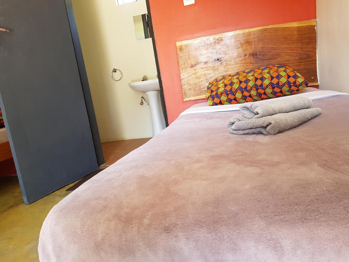 Lusaka Backpackers Hostel Bagian luar foto